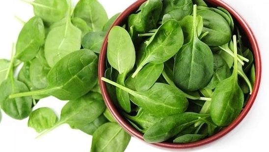 Boost Your Brain: How Spinach Fights Cognitive Decline and Sharpens Memory