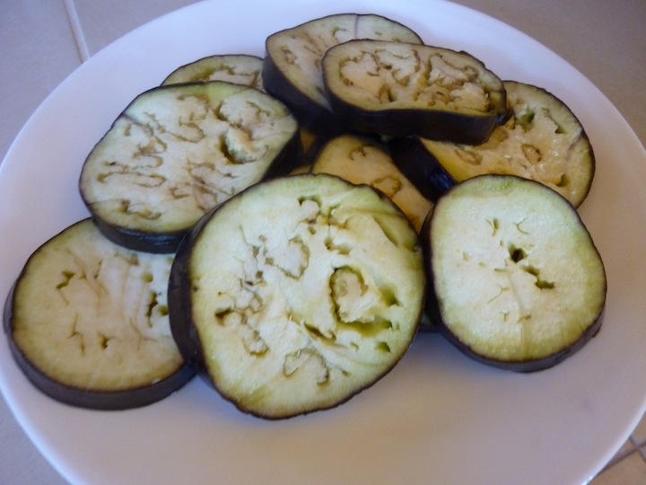 The Aubergine Alchemy: Cultivating Sustainable Weight Management with Low-Calorie, High-Fiber Eggplant